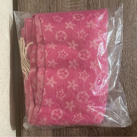 NIP Women’s Pink Floral & Animal Print Design Scarf - Picture 4 of 9